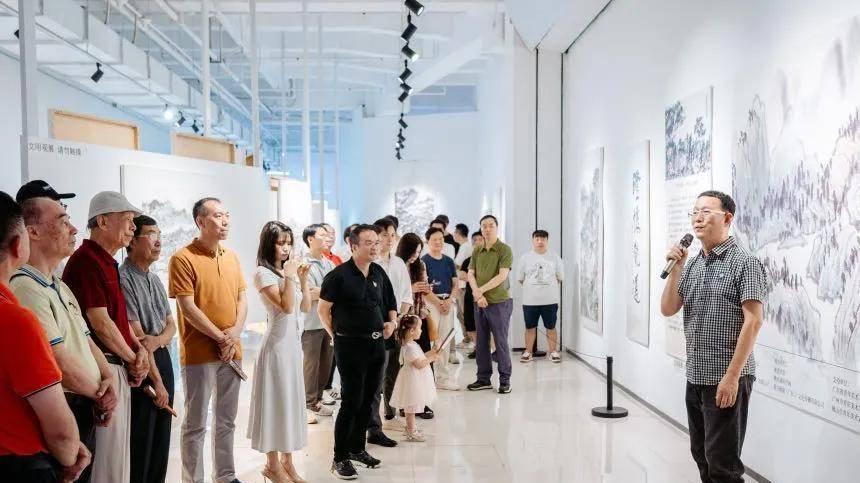 十载深耕绘山水，梁钊文“澄怀观道”画展亮相佛山映美术馆