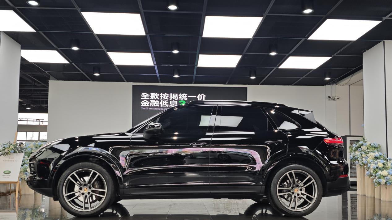 准新车保时捷Cayenne，76万圆你跑车梦，西装暴徒也能温柔以待