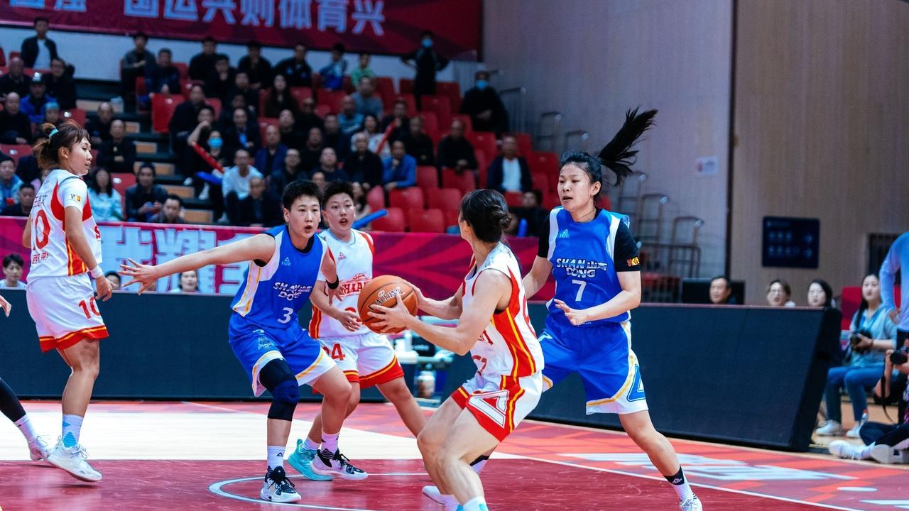 山东女篮78比76战胜江苏，联赛迎来两连胜，四人得分上双，杨衡瑜内线称霸独得27分