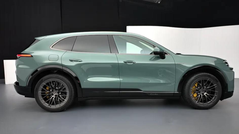 纯电动保时捷Cayenne官图泄露！网友：还是选小米