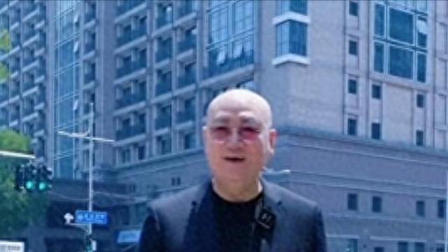 居然脱下袈裟换上了西装，进军房产中介行业