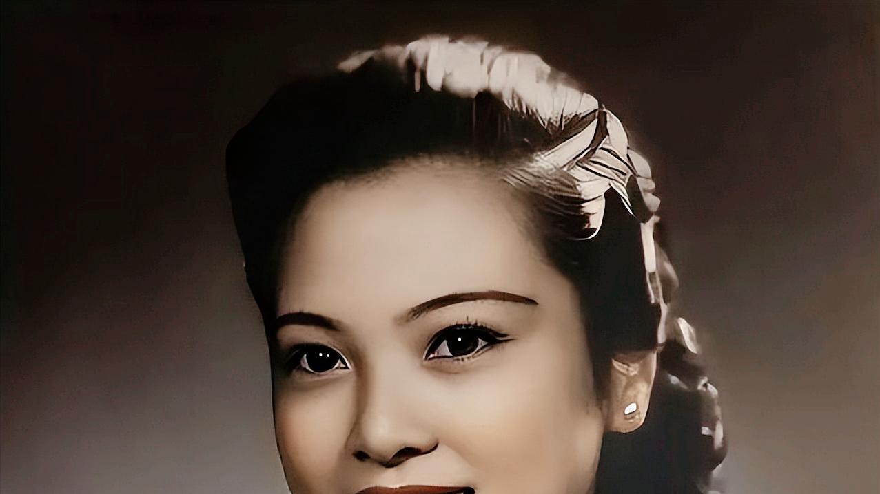 1956年，病入膏肓的毛人凤望着妻子端来的药，眼神复杂。他一口气喝光，顷刻间，生