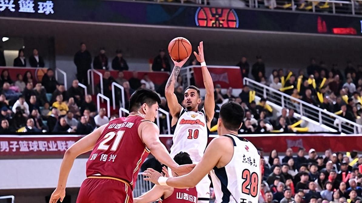 晋粤大战火药味十足，王少杰聆听手势回应，奎因力压迪亚洛