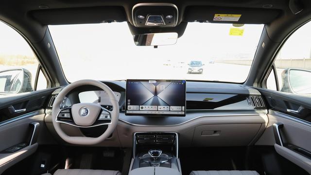 问界新 M5 Ultra 凭啥上市就热销？和比亚迪唐 DM-i 一对比就明白了