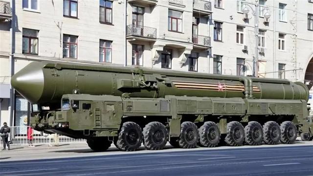 俄军怒火被彻底点燃，连夜装填核弹！美终于怕了，威胁欧盟快收手