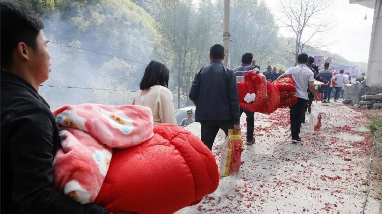 2个快40岁的哥哥讨不到老婆成了四川女子的一块心病