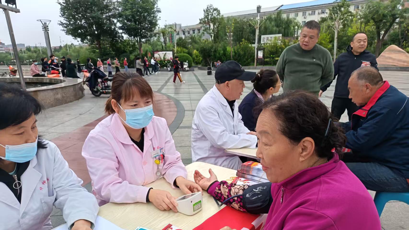 ​闻喜县疾控中心开展“世界精神卫生日”宣传