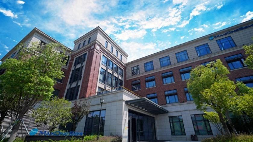 强一股份采销两端双集中，依赖关联客户，毛利率已远超同行