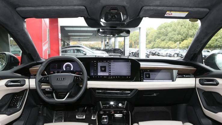 纯电续航近800km，原生华为驾驶辅助，静态体验“纯电奥迪A6L”