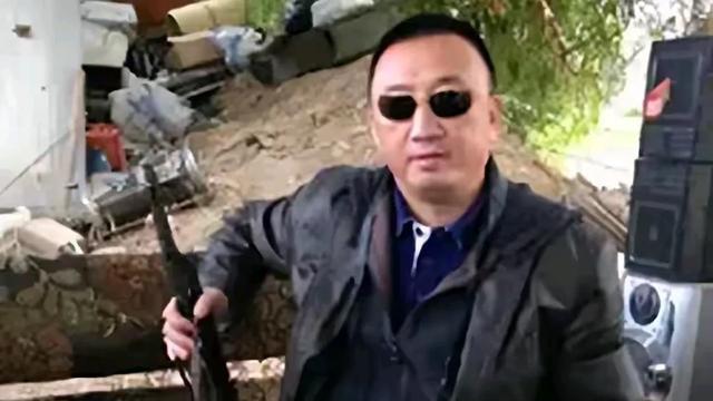 中国记者卢宇光伤愈重返前线！亮护照证明自己没改国籍