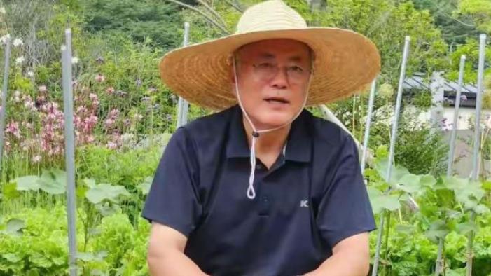 文在寅陷政治漩涡 ， 青瓦台魔咒再临考验