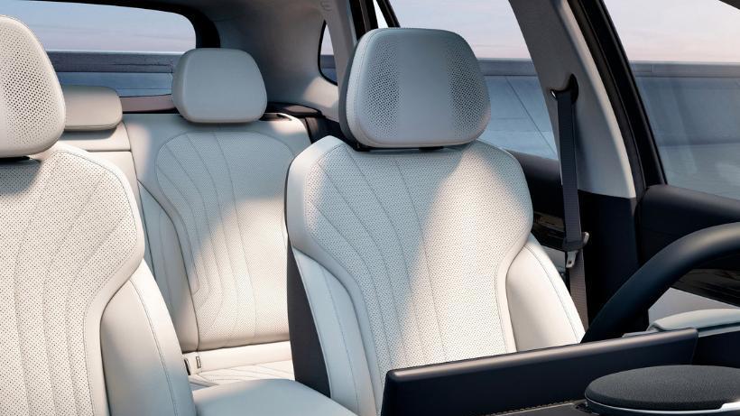 吉利再出王炸！全新银河E5预售价12万，续航530km，搭载7nm芯片