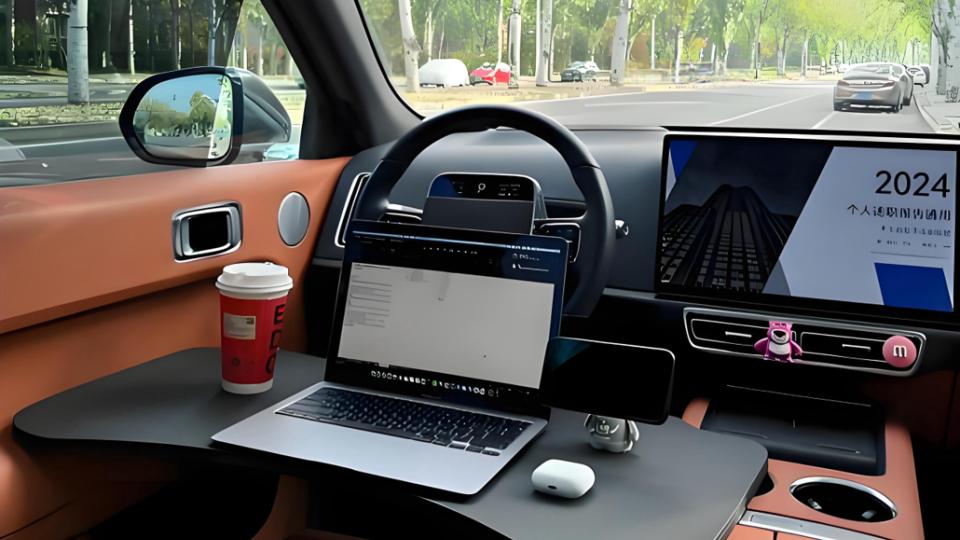 当汽车创新陷入“伪需求”的狂欢，用户成了最贵的试验品