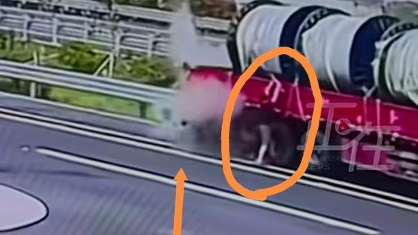 特斯拉追尾大货车后续：画面曝光！车企回应，目击者称人当场不行