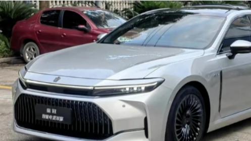 丰田杀了个“回马枪”，暴跌32万，50万一路跌至18万，2.5L+ECVT，油耗4.7L，这才是良心