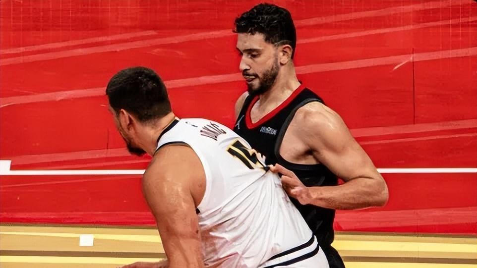 火箭双核一战全爆弊端！乌度卡乱用杜兰特，申京末节主导败局！