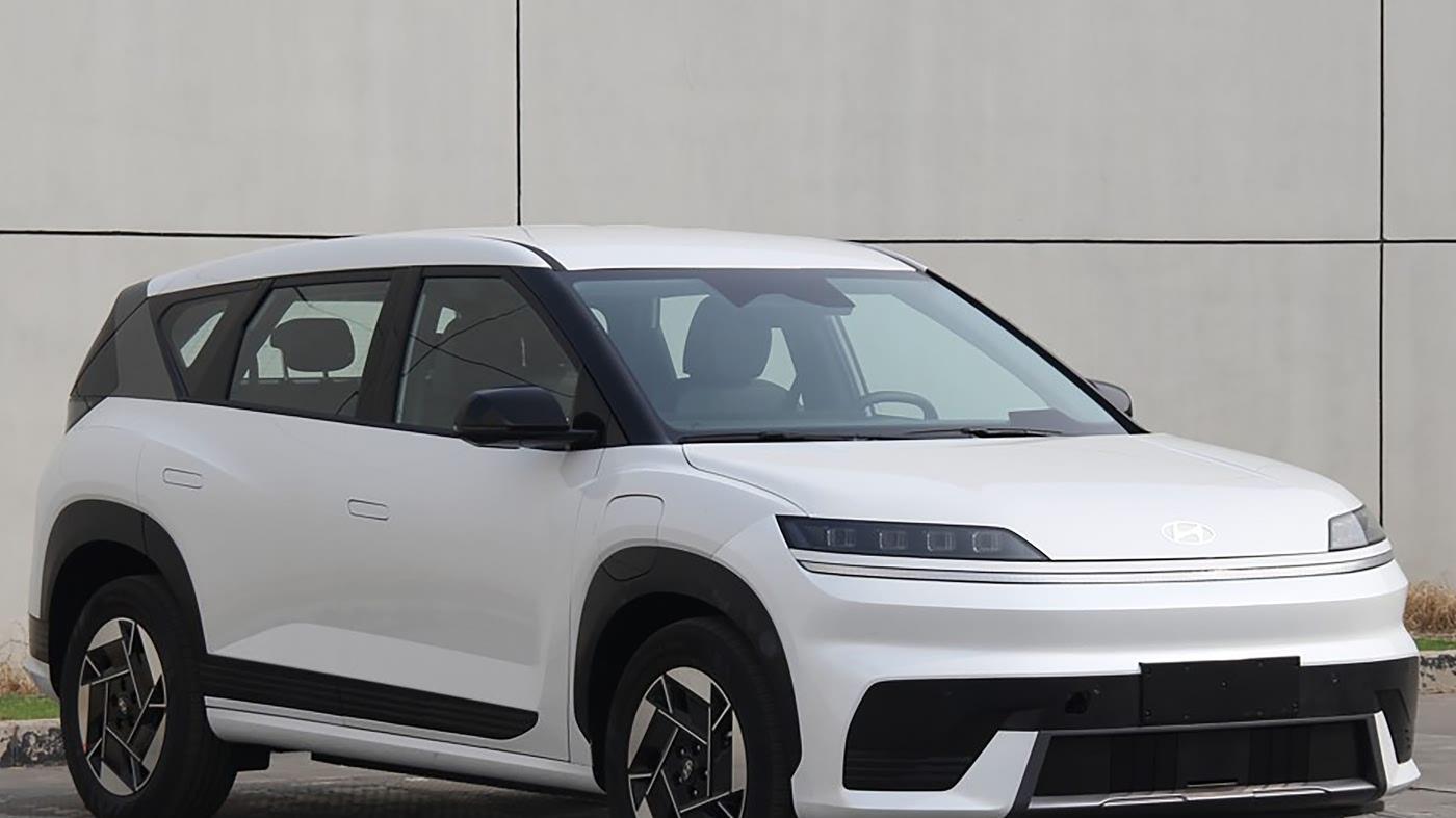 北京现代首款纯电平台SUV谍照曝光，配27英寸联屏，9月上市