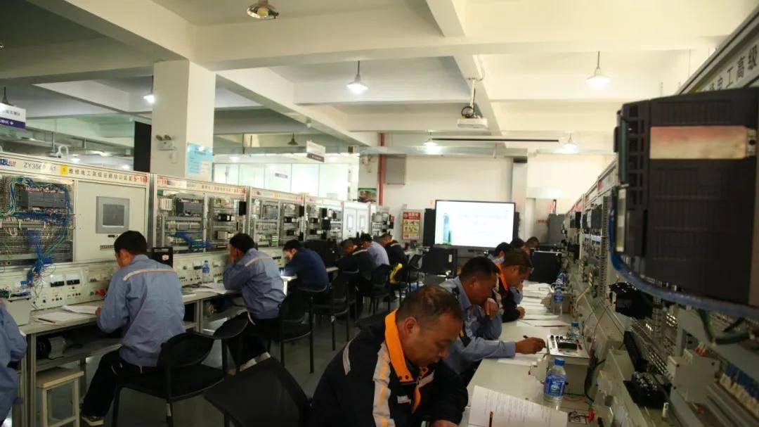劳模引领 匠心传承！昆明重工以“六抓六提升”模式培育高素质工业产业工人队伍