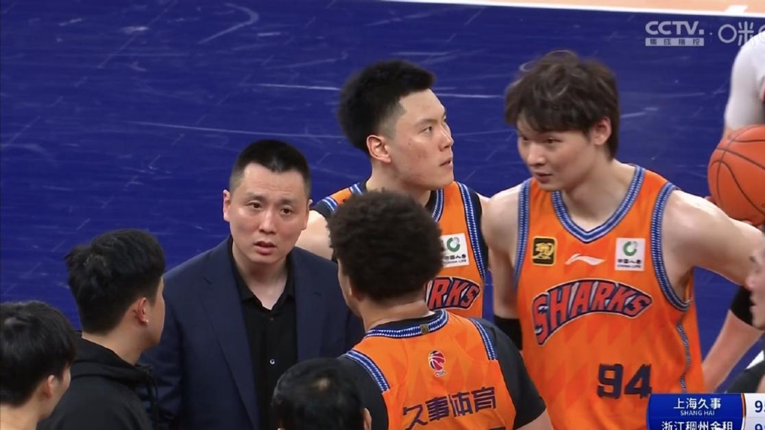 上海男篮爆发危机！三名外援卢伟都镇不住，昨晚两人公开违抗指令