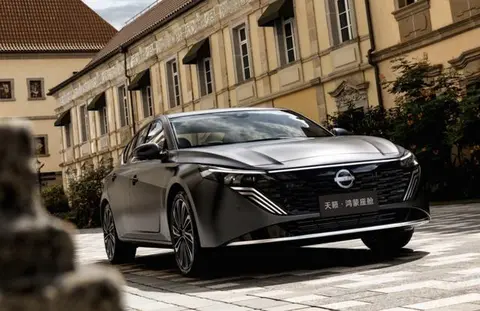 燃油智能天花板！新款天籁搭鸿蒙座舱+女王副驾