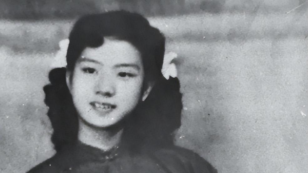 1949年毛森抓到一美女交际花，扒衣烫烟头，死后紧紧撰着一句话！