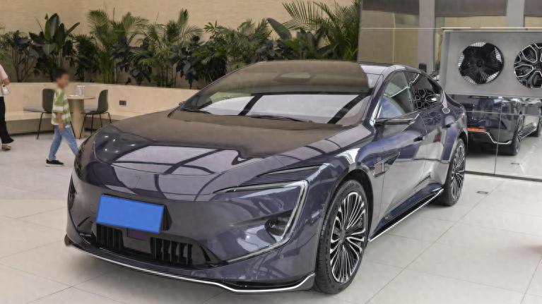 售价30.08万元起，标配自动泊车入位，阿维塔12哪款车值得入手？