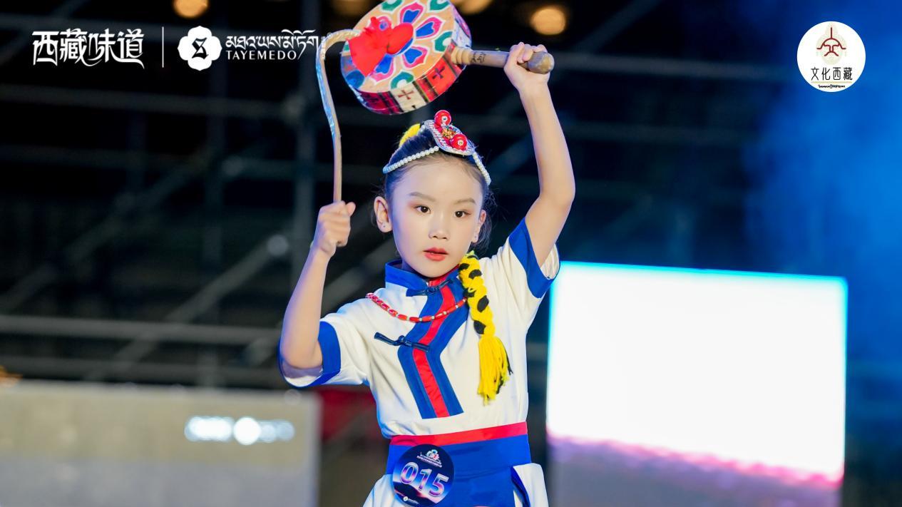第三届“塔耶梅朵热巴精灵”全区青少年非遗热巴舞蹈大赛德庆卓玛获得人气冠军