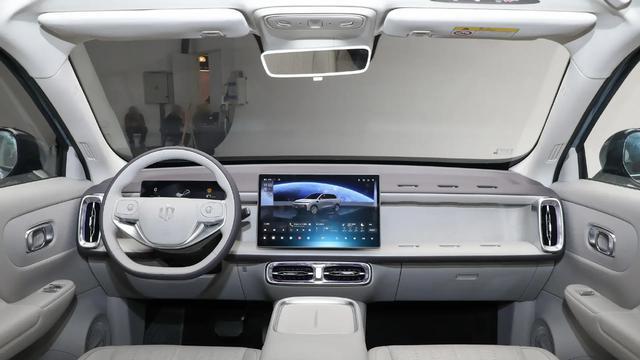 顶配12.98万，续航600km，还带8295P芯片，解读零跑B10