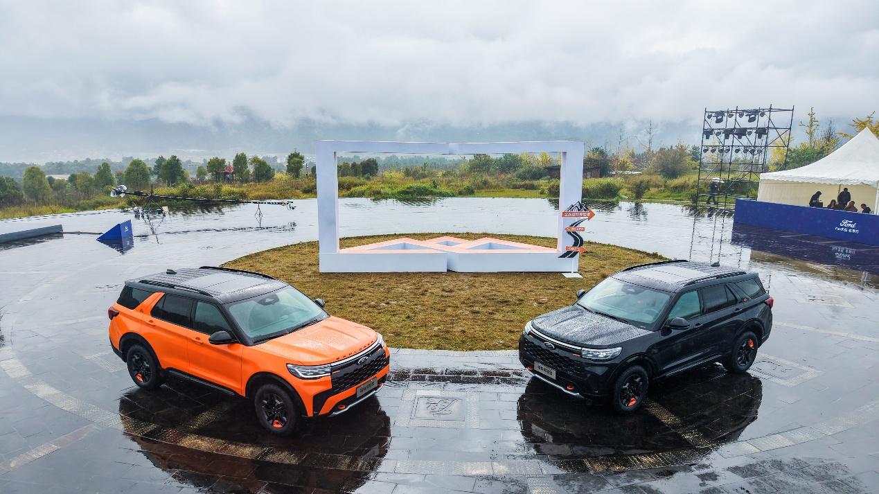 选探险者昆仑穿越版，舒适越野行，大油箱储物还实用