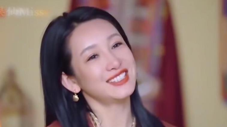 唐静：前夫和秦海璐结婚后，独自抚养儿子长大，如今生活苦尽甘来