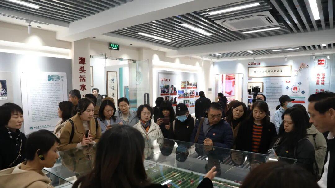 海淀区万泉小学：党建引领聚合力 交流互鉴促提升