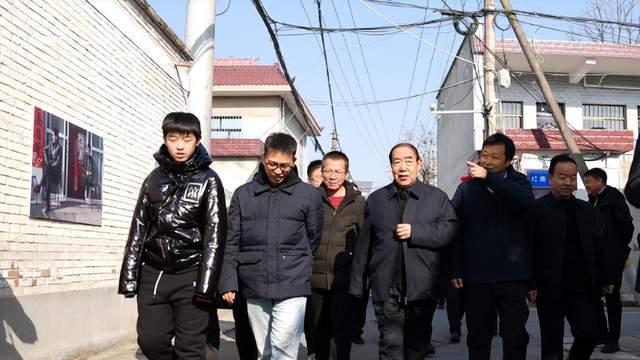 《乡土回望》木南摄影展启幕：三十载光影镌刻村庄生命诗篇