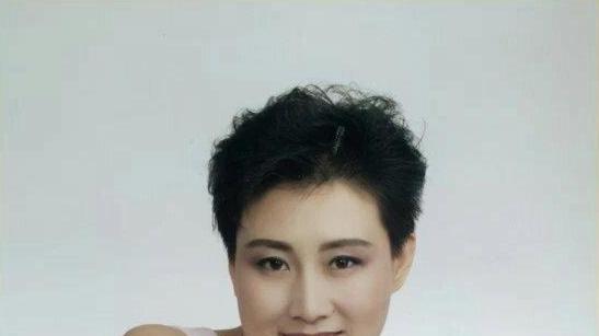 事业巅峰时嫁人，将作家丈夫培养成亿万富豪，“慧芳”到底多贤惠