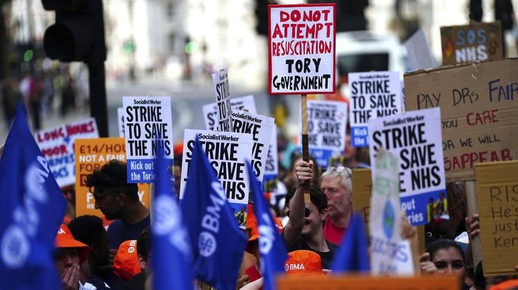 最危急时刻，英国医生为啥要撂挑子？