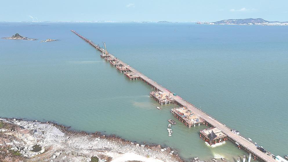 福建最长的煤码头钢栈桥全线贯通