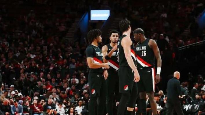 杨瀚森连续3场未出战，开拓者22分逆转雷霆，结束4年16连败