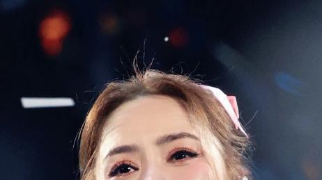 关系藏不住？阿娇和“女版陈冠希”亲密牵手，原来一切早有预兆