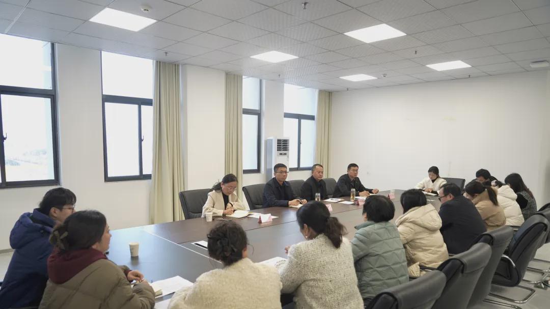 信阳艺术职业学院校领导深入教学院部调研