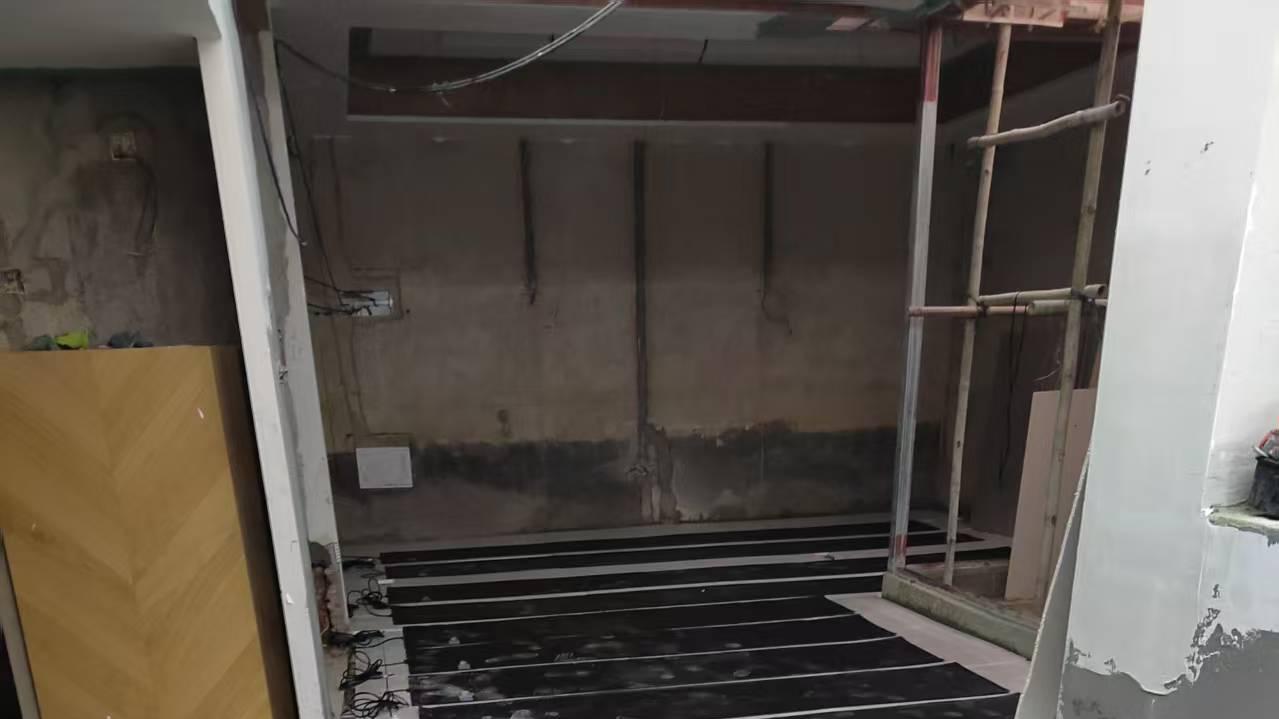 怕地暖安装麻烦、后期故障多？电竞房取暖选对才省心！