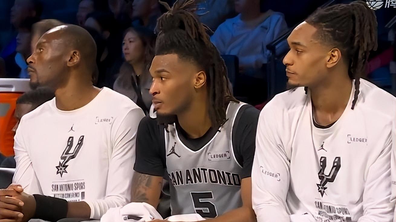 打破魔咒，唐斯赛前触碰奖杯没问题，尼克斯击败马刺，文班拉胯