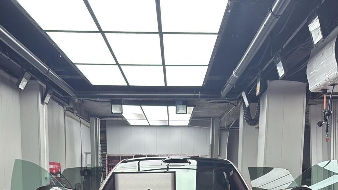 小米YU7浅色内饰坐不脏，GS真皮自洁涂层