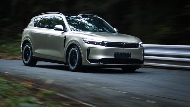 日本漂移教父亲自下场 岚图FREE+创“秋名山”全新量产SUV圈速纪录