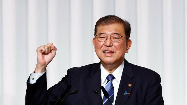 中方还不打电话，特朗普气得不行，要求70多国，跟中国划清界限