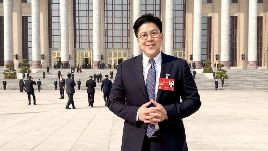 霍启刚提案或落地：年假翻倍、双休强制，打工人集体泪崩！​​