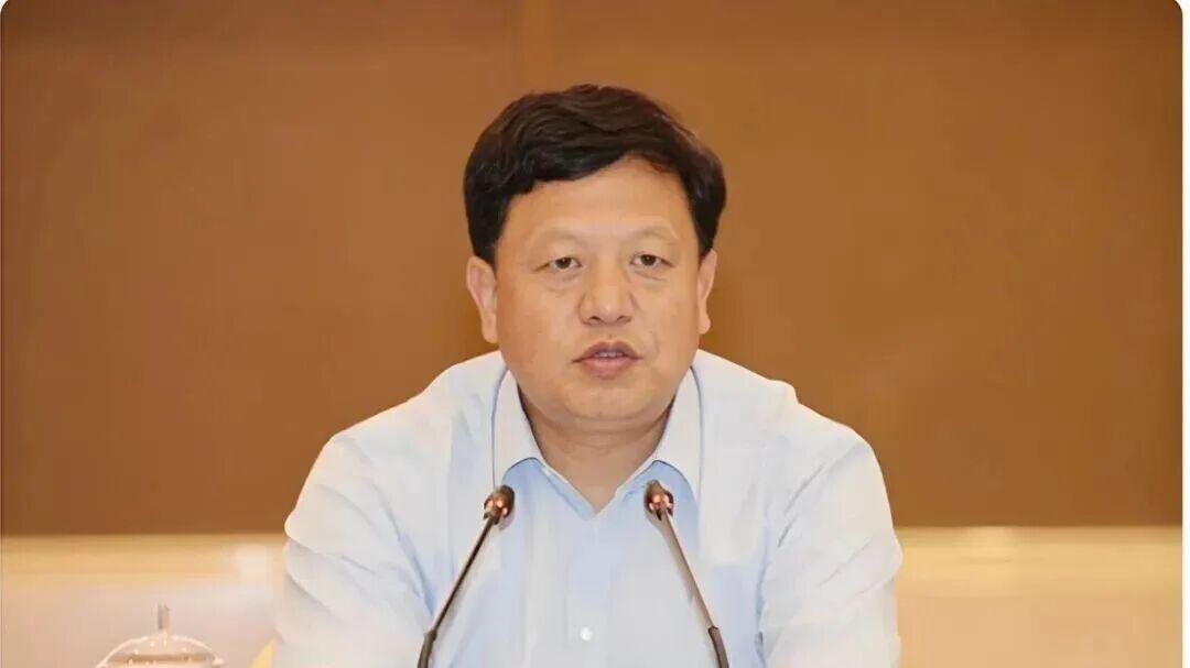 一“倒”一“喝”间，权力与茅台的畸形镜像——解码“酒鬼老虎”王晓光的堕落轨迹