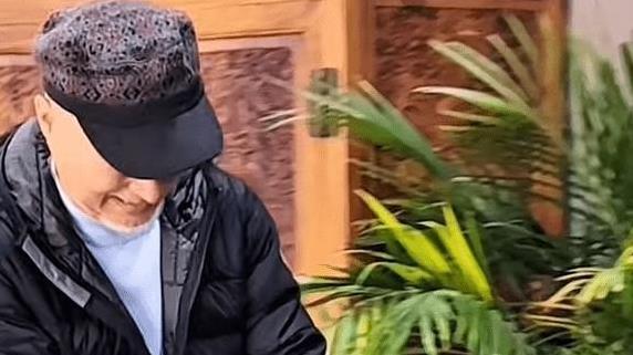 陈佩斯朱时茂再聚首，69岁殷秀梅优雅亮相，友谊长存的背后？