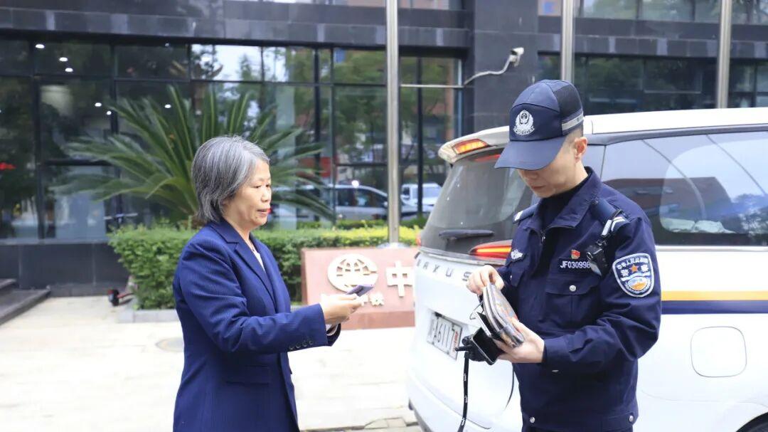 拾金不昧，尽显桥隧职工担当