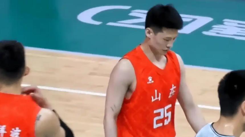 逍遥王兵法再显神通！山东u22男篮71比61战胜浙江，占据四强席位，4人得分上双，首节14分分差！