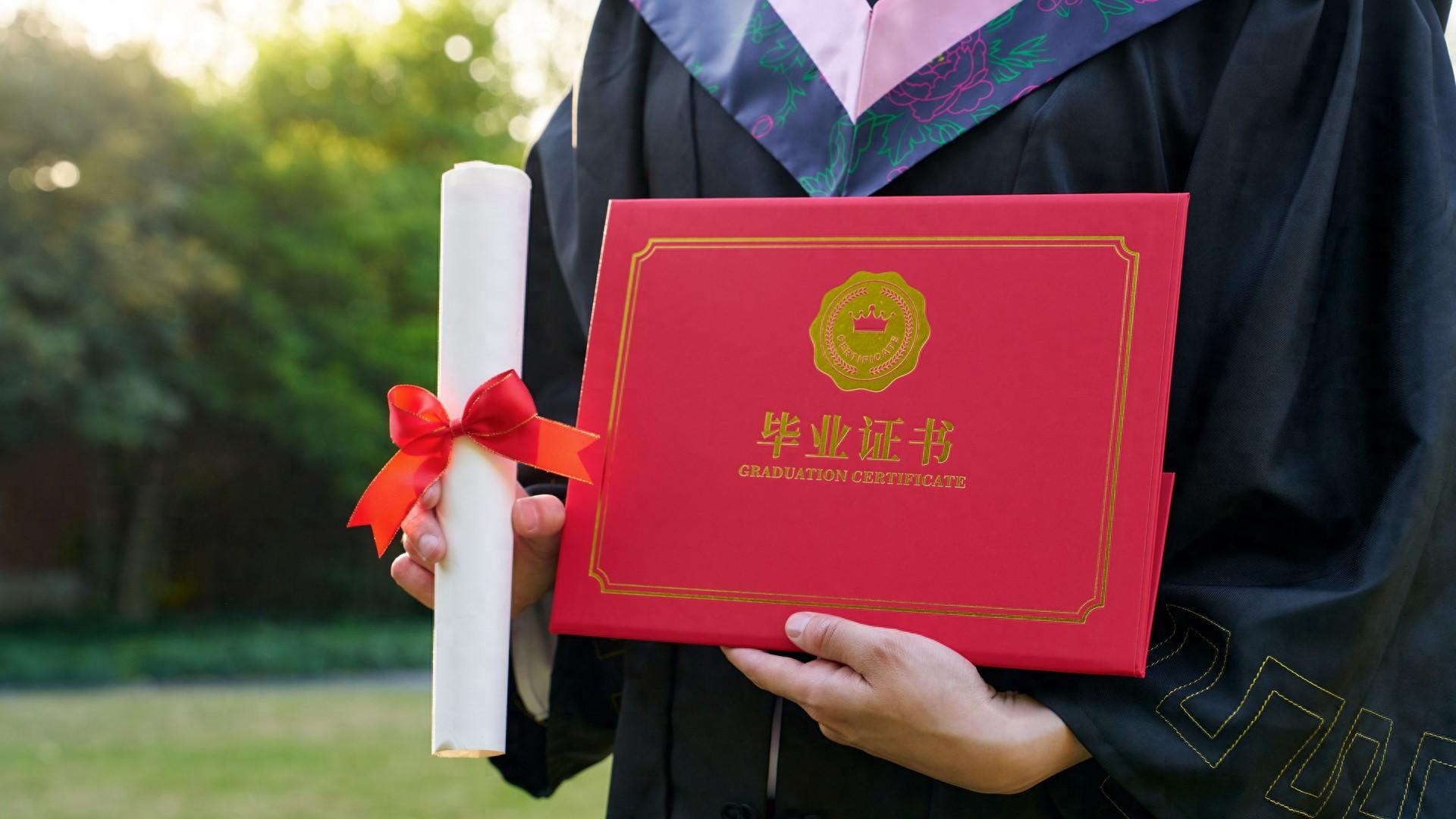 考研人数暴跌45万！别信学历无用论，只会坑了娃