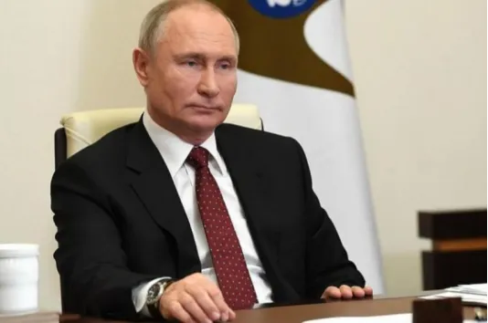 没等特朗普拨通电话，普京一身军装现身前线，给俄军下了道死命令